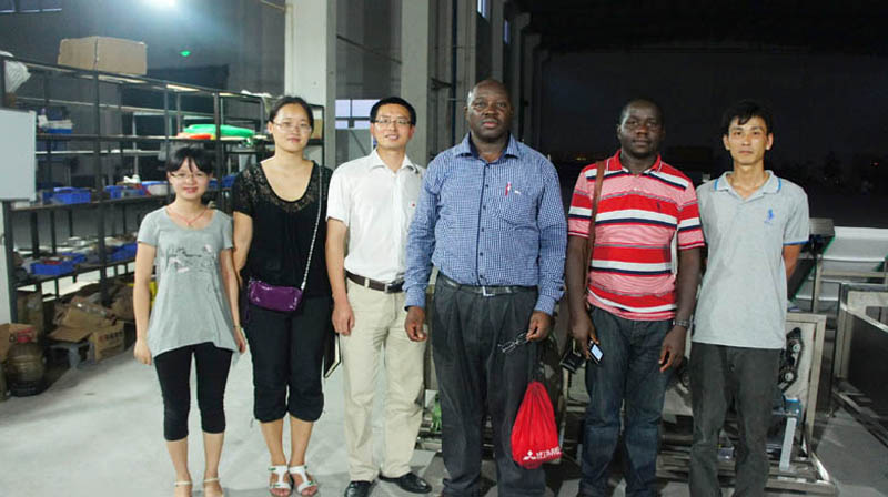 Continuous vegetable washing machine for customers in South Africa 3