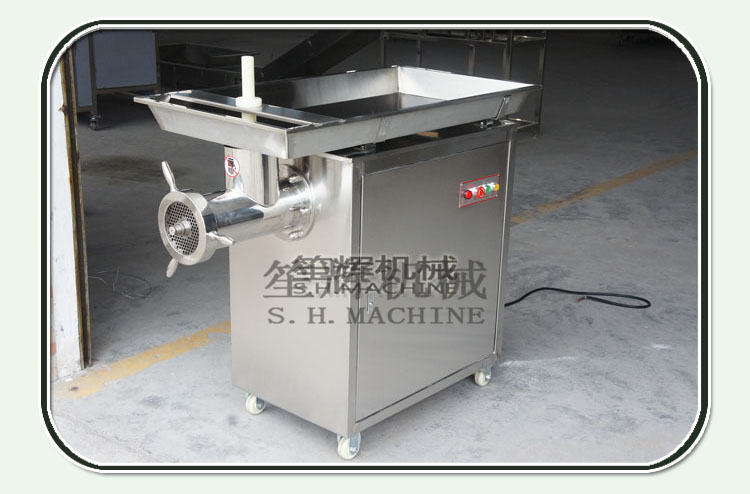 Meat grinder and minced meat